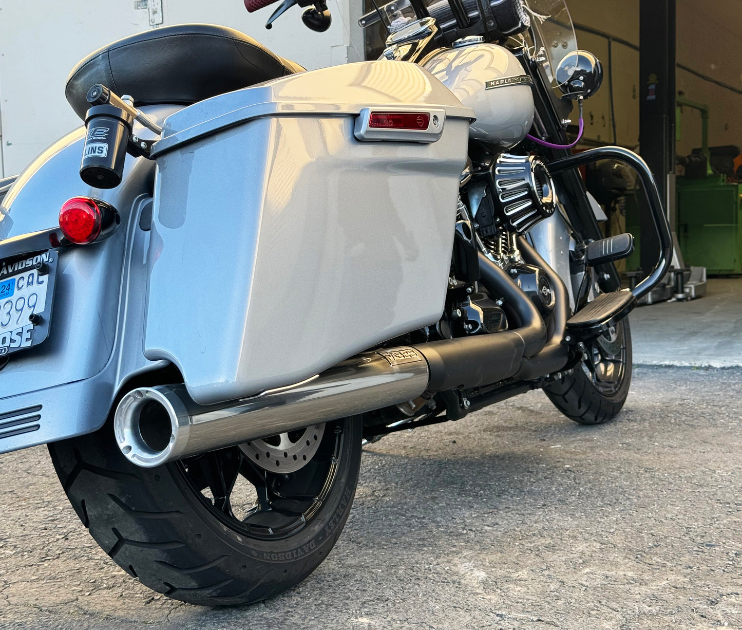 M8 Bagger Slip-On